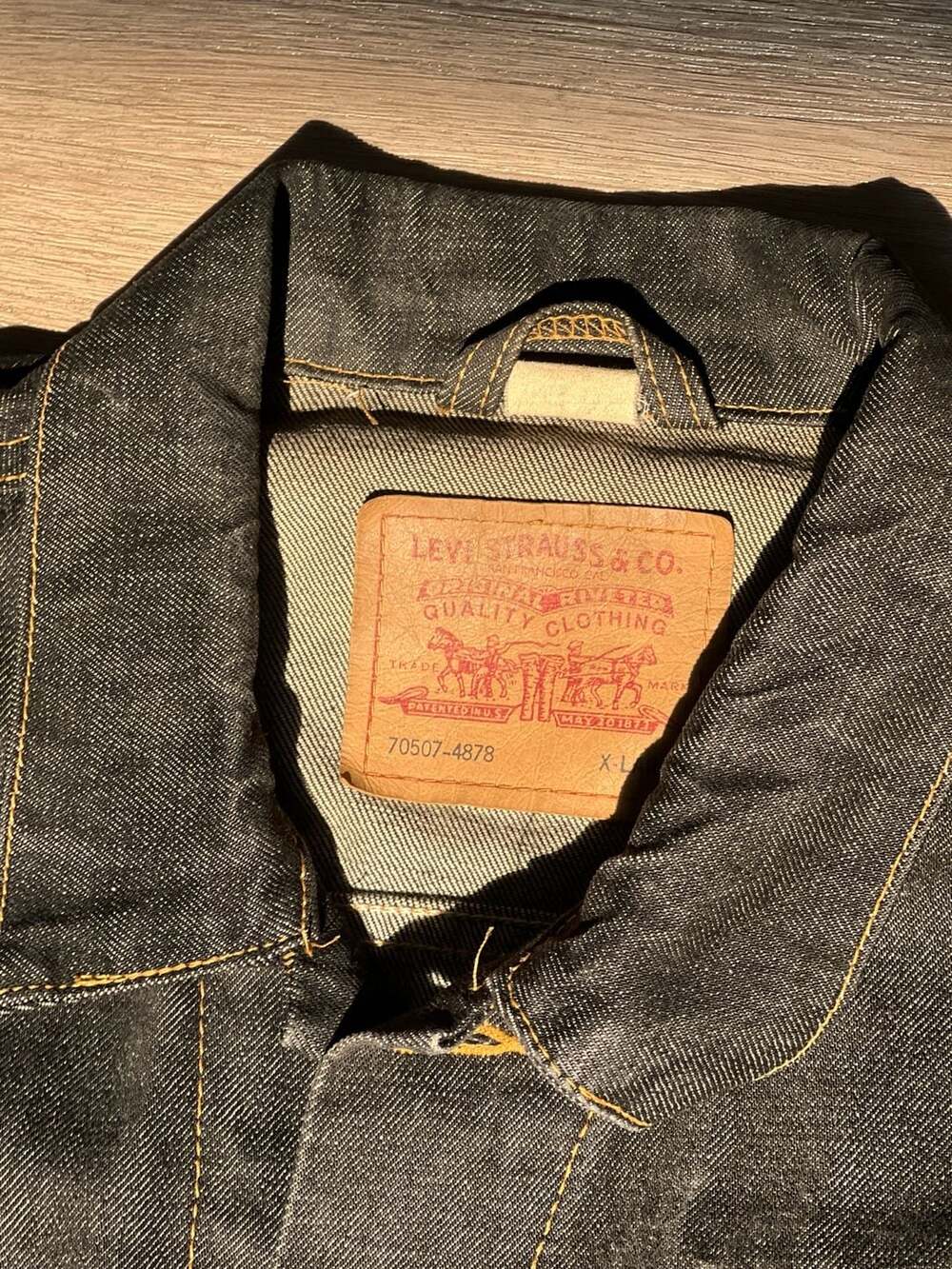 Vintage Levi's 70507-4870 Dark Wash Denim Trucker Jacket - Men's XL - Picture 9 of 14